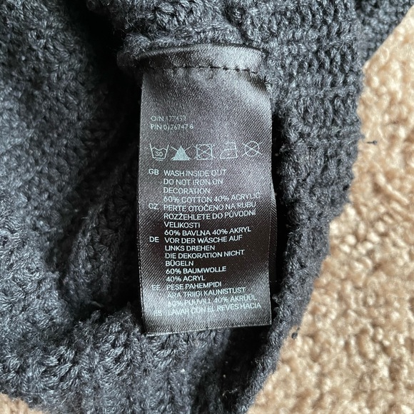 BOGO 🛍️ H&M LOGG Sweater with Embellished Shoulder Detail - Picture 4 of 4